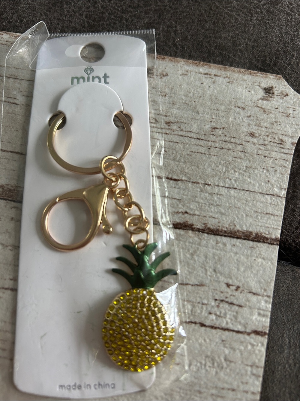 5/)25 Mint Gold Pineapple Keychain - Yellow & Green Charm